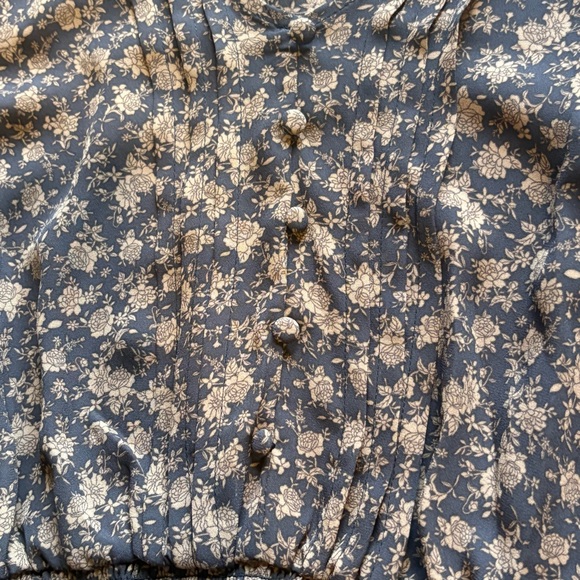 E&M v-neck blouse flowy dark floral print smocked waist cuffs Women’s Small - Picture 6 of 10